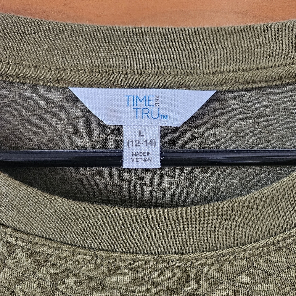 Time and Tru Women's Top - Picture 2 of 7